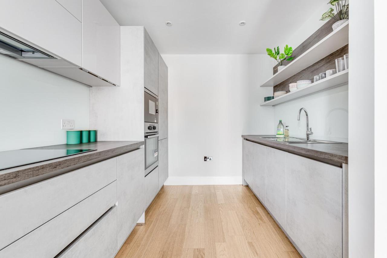 Executive 2 Bedroom Apt City Centre Free Pkg , Wifi By Tent Serviced Apartments Staines-upon-Thames Exterior foto